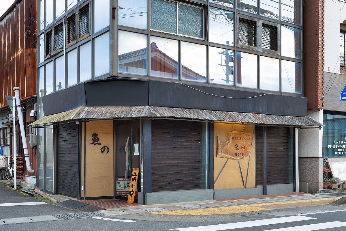 国道349号沿い｢東邦銀行｣斜向かい、黒系の落ち着いた外観